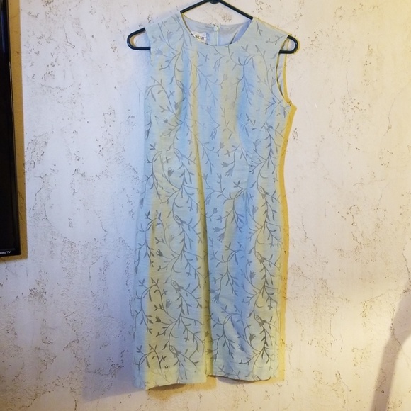 Dress - Picture 1 of 3